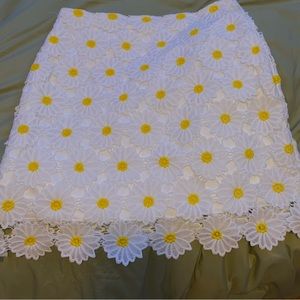 Daisy. Print mini skirt.